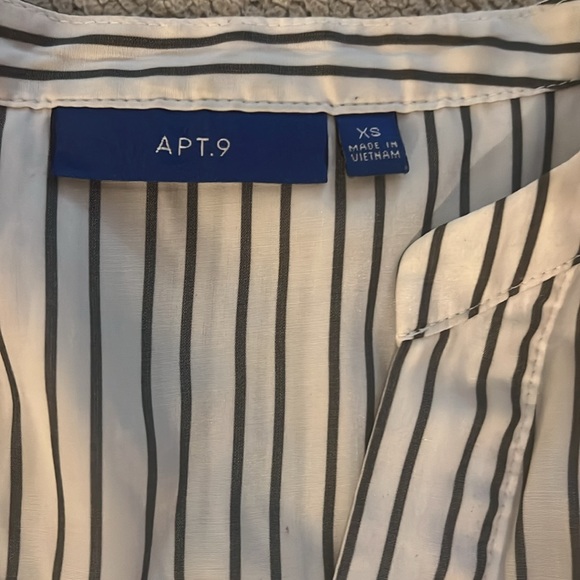 Apt 9 striped blouse perfect for work - Picture 3 of 5